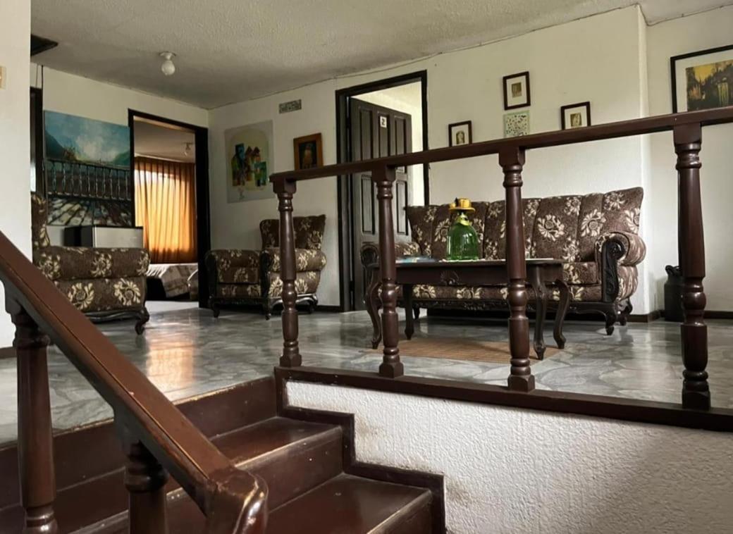 Hosteria La Gaviota Bed and Breakfast Riobamba Buitenkant foto